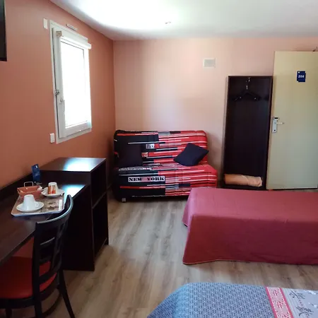 Hotel Brit Saint-quentin 2*