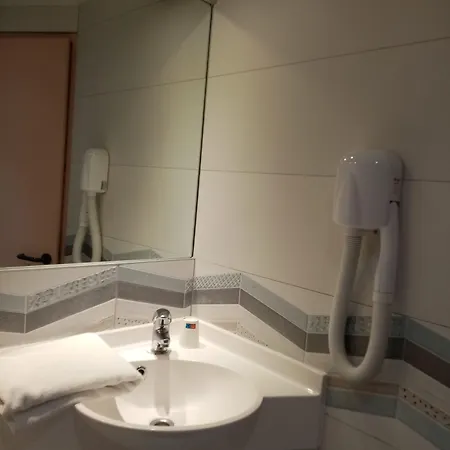 Brit Saint-quentin Hotel 2*