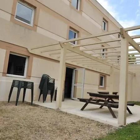 Hotel Brit Saint-quentin 2*