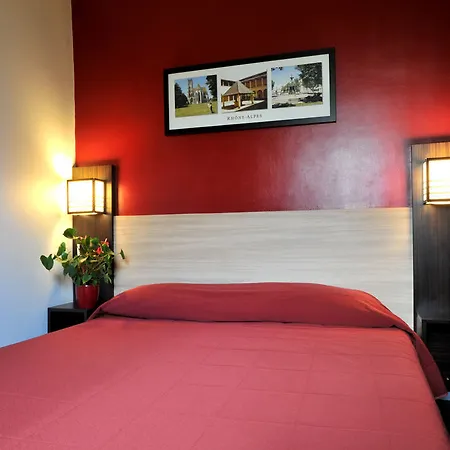 Brit Saint-quentin Hotel 2*