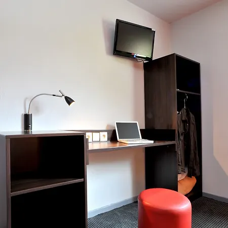 Brit Saint-quentin Hotel 2*