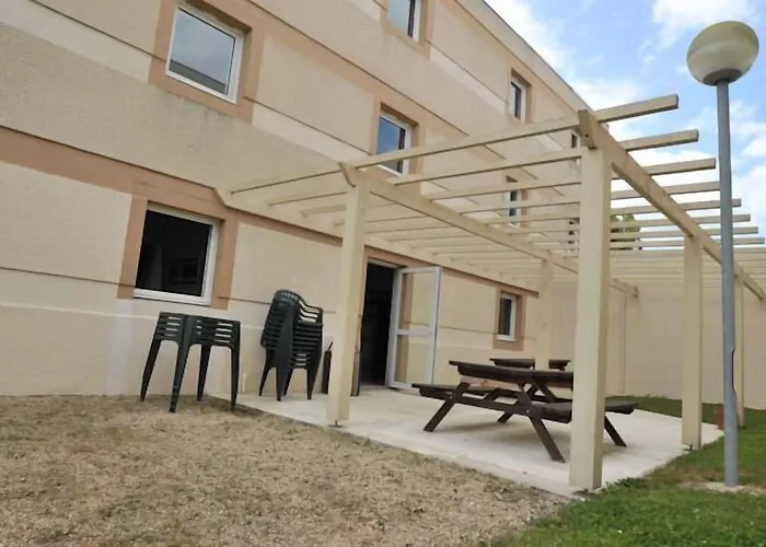 Hotel Brit Saint-quentin 2*